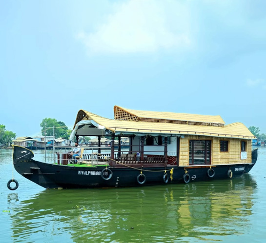 Deluxe Houseboats